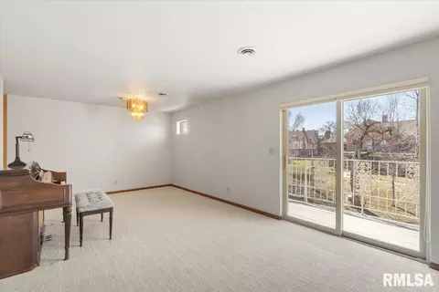 930 17th St #24, Moline, IL 61265 photo 2