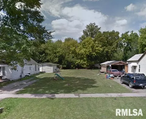 209 S Walnut St, Duquoin, IL 62832