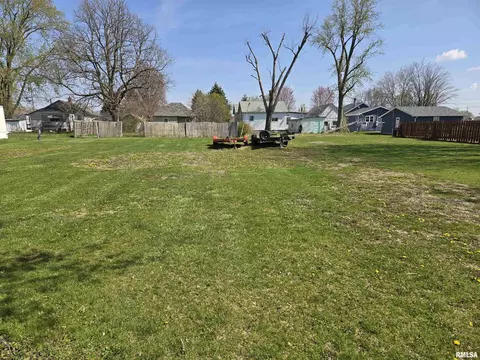 309 E Chestnut St, Mount Sterling, IL 62353