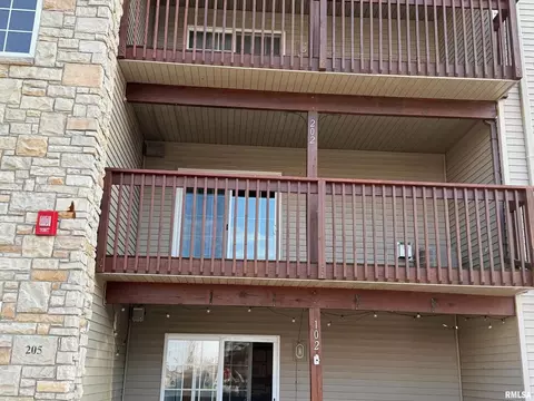205 E Price St #202, Eldridge, IA 52748 photo 2