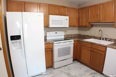 205 E Price St #202, Eldridge, IA 52748 photo 5