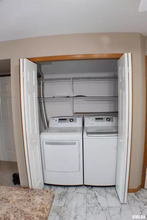 205 E Price St #202, Eldridge, IA 52748 photo 6
