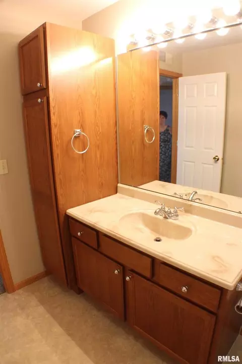 205 E Price St #202, Eldridge, IA 52748 photo 10