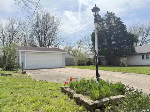 917 E College St, Marion, IL 62959