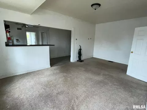 Living - 716 W 3rd St, Kewanee, IL 61443 photo 6 of 7