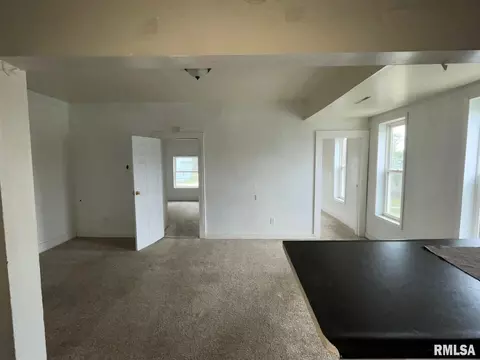 Living - 716 W 3rd St, Kewanee, IL 61443 photo 4 of 7