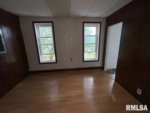 Living - 716 W 3rd St, Kewanee, IL 61443 photo 7 of 7