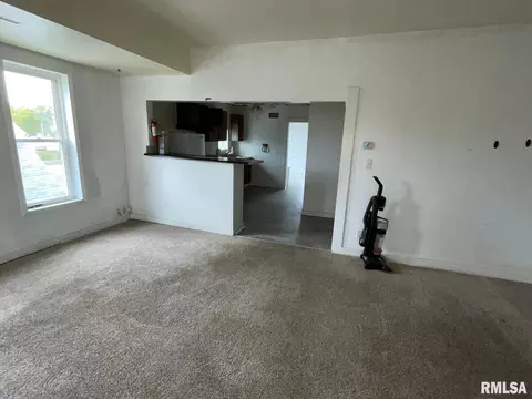 Living - 716 W 3rd St, Kewanee, IL 61443 photo 5 of 7