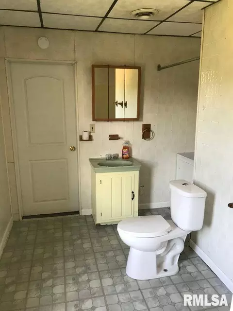 Bath - 716 W 3rd St, Kewanee, IL 61443 photo 9 of 9