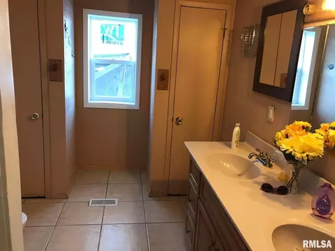Bath - 716 W 3rd St, Kewanee, IL 61443 photo 1 of 9