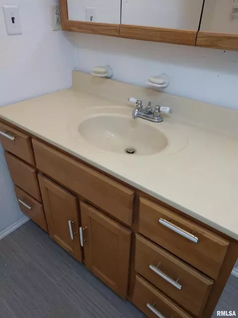 Bath - 716 W 3rd St, Kewanee, IL 61443 photo 3 of 9