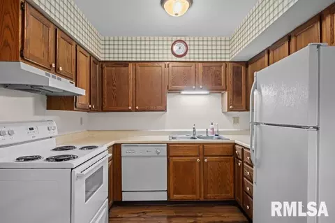 3124 4th St #4, Moline, IL 61265 photo 5