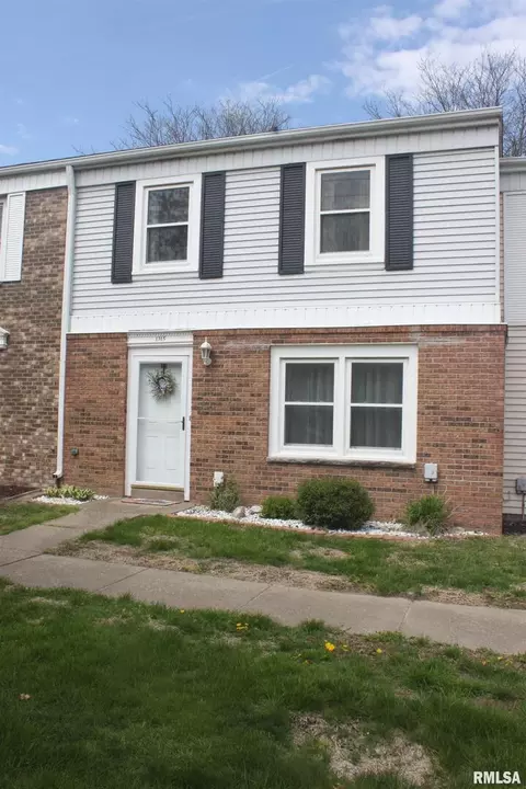 1315 30th Ave #8, East Moline, IL 61244