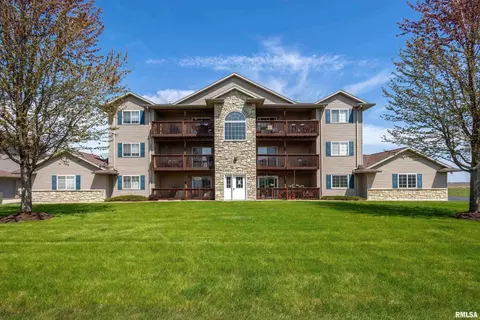 213 E Price St #304, Eldridge, IA 52748