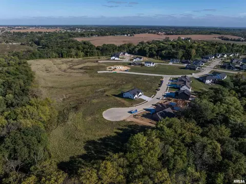 6724 Saint Marie Ct, Bettendorf, IA 52722