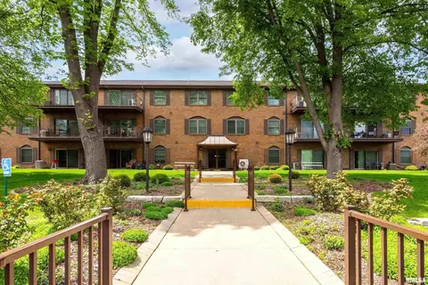 1360 Kimberly Ridge Rd #309, Bettendorf, IA 52722