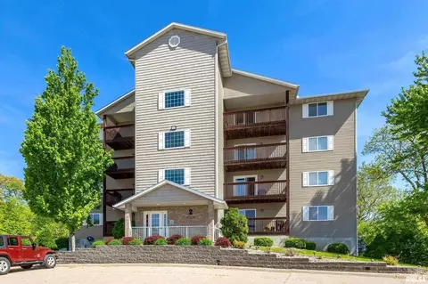 4102 Creek Hill Dr #102, Bettendorf, IA 52722