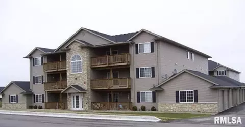 3205 S 16th Ave #203, Eldridge, IA 52748