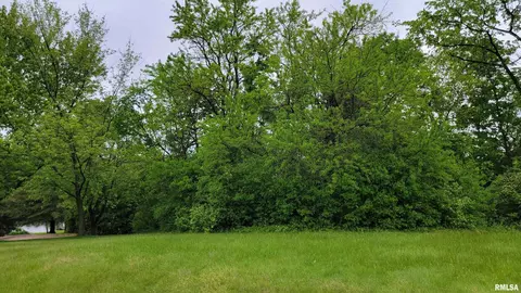132 Glenview Dr, Sherrard, IL 61281