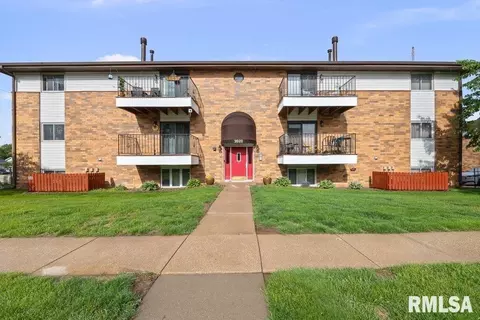 3020 4th St #9, Moline, IL 61265