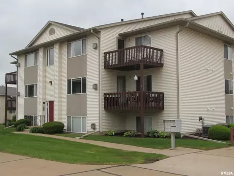 4186 Fairview Dr #5, Bettendorf, IA 52722