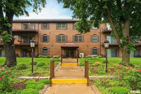 1360 Kimberly Ridge Rd #306, Bettendorf, IA 52722