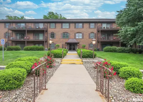 1350 Kimberly Ridge Rd #307, Bettendorf, IA 52722