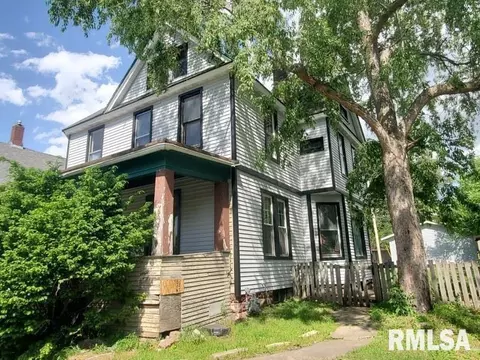 1043 19th St, Rock Island, IL 61201
