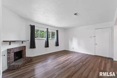 3069 4th St #4, Moline, IL 61265 photo 4