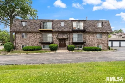 3069 4th St #4, Moline, IL 61265