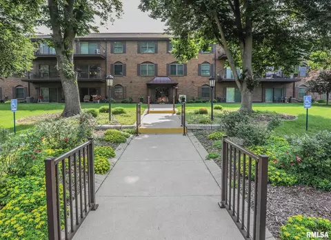1360 Kimberly Ridge Rd #313, Bettendorf, IA 52722