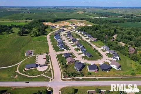 6708 Saint Marie Ct, Bettendorf, IA 52722