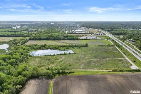 7300 John Deere Rd, Moline, IL 61265 photo 3