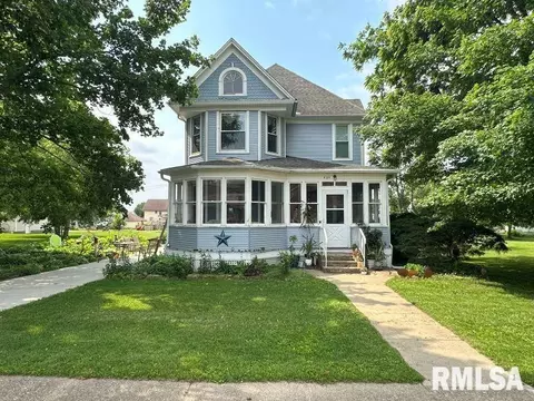 605 Fulton St, Grand Mound, IA 52751