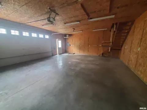 712 3rd St #A, Moline, IL 61265 photo 2