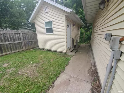 712 3rd St #A, Moline, IL 61265 photo 3
