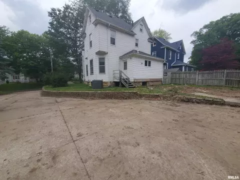 712 3rd St #A, Moline, IL 61265 photo 4