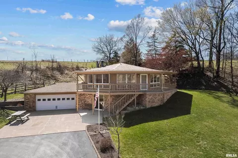 11616 81st St W, Taylor Ridge, IL 61284