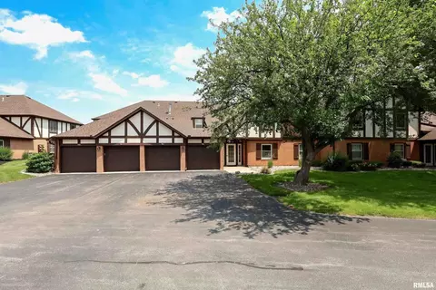 4150 E 60th St #703, Davenport, IA 52807
