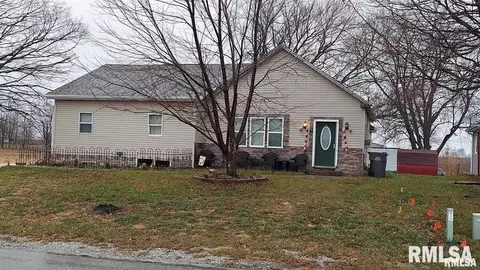 701 3rd St, Seaton, IL 61476