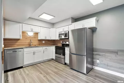 3045 4th St #1, Moline, IL 61265 photo 6