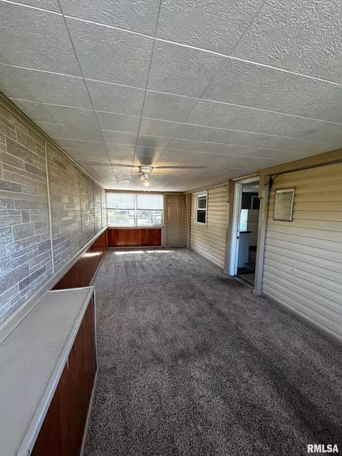 Exterior - 920 5th St, Colona, IL 61241 photo 4 of 4