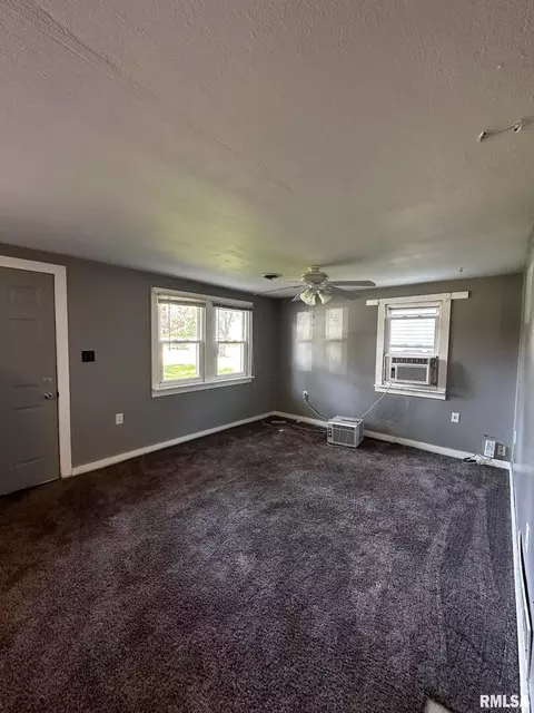 Living - 920 5th St, Colona, IL 61241 photo 1 of 1