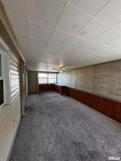 Exterior - 920 5th St, Colona, IL 61241 photo 3 of 4