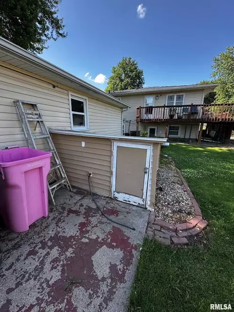 Exterior - 920 5th St, Colona, IL 61241 photo 1 of 4