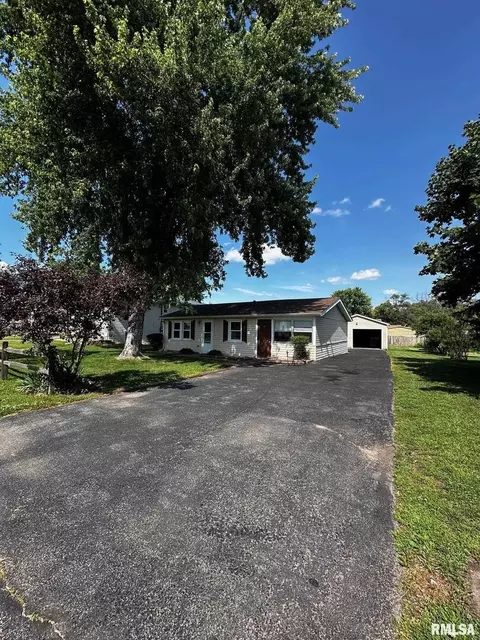 920 5th St, Colona, IL 61241