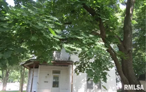 504 N College Ave, Aledo, IL 61231