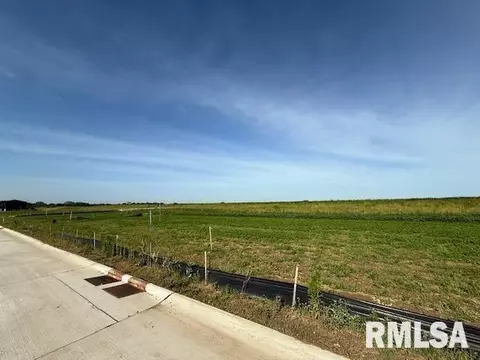 6940 Meghan Ave, Bettendorf, IA 52722