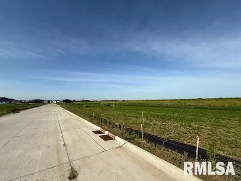 6820 Meghan Ave, Bettendorf, IA 52722
