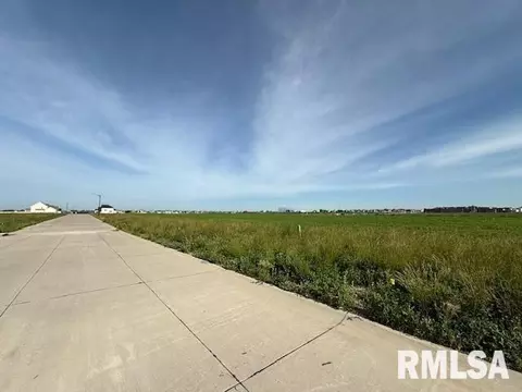 6758 Meghan Ave, Bettendorf, IA 52722